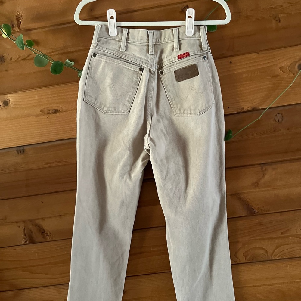 High-waisted Beige Wrangler Jeans